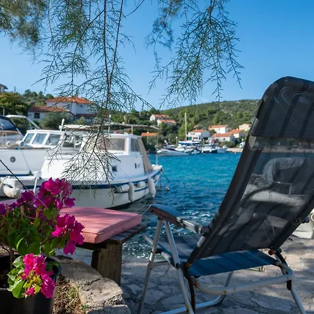 ゲストハウス And By The Sea Zaglav, Dugi Otok - 8170 サリ
